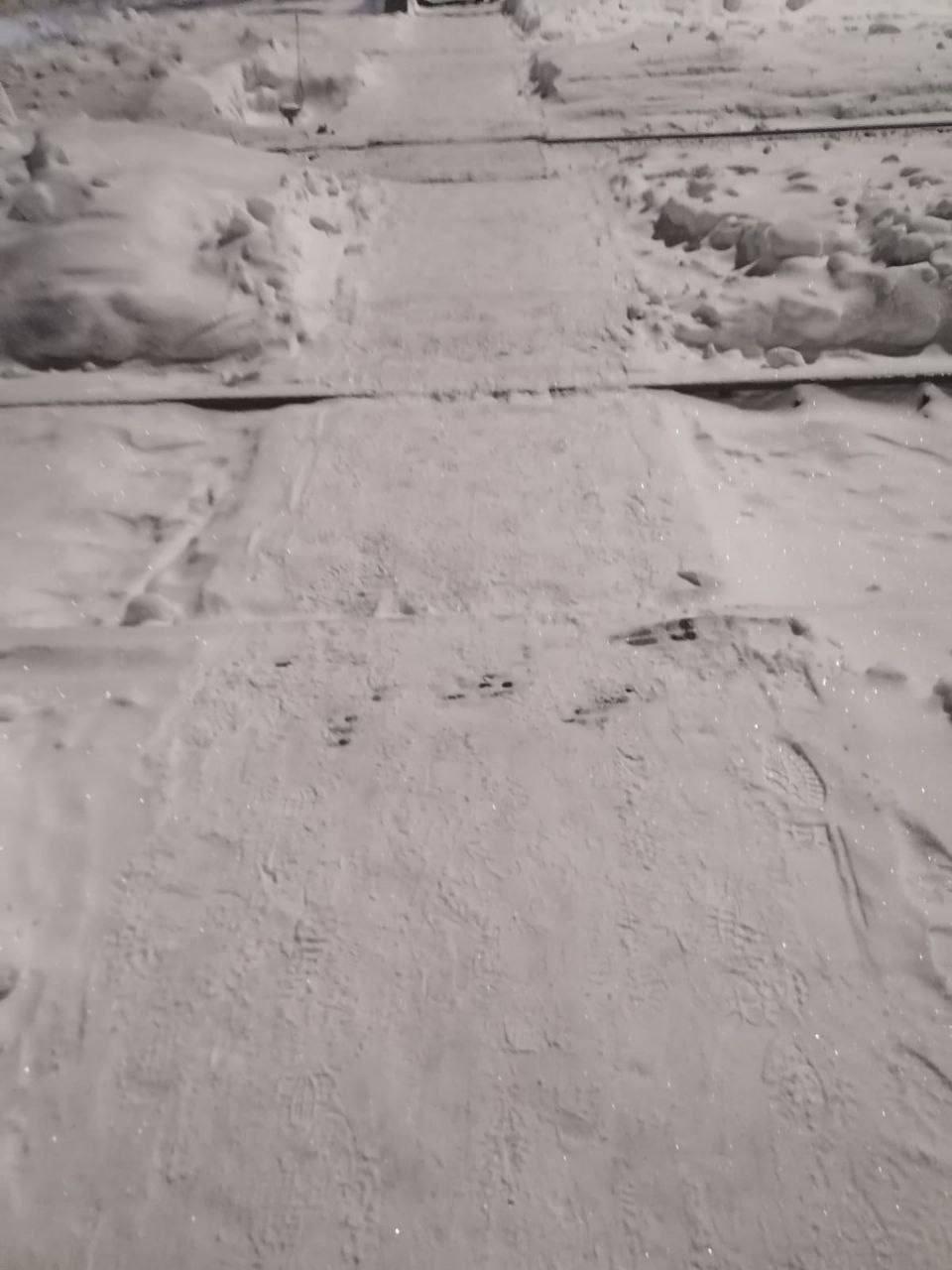 Фото В Новосибирской области женщину отбросило вихревым потоком от проходящей электрички 2 - Сиб.ФМ Фото В Новосибирской области женщину отбросило вихревым потоком от проходящей электрички 2